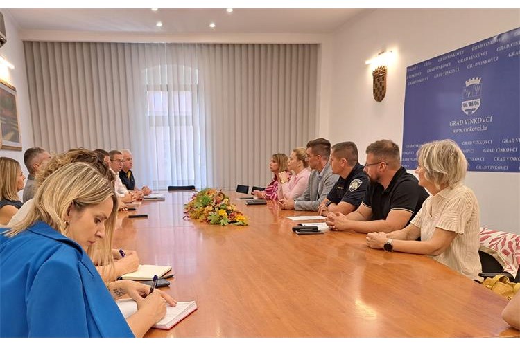 Slika /PU_VS/O nama-fotke/sastanci/20250904_0934122.jpg
